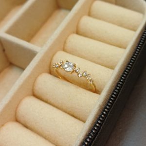 انگشتر مینیمال نگین دار ژوپینگ