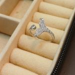 انگشتر دم وال نقره ای ژوپینگ
